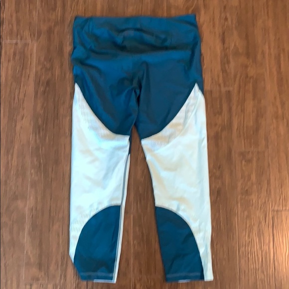 Under Armor fitted leggings - Picture 2 of 5